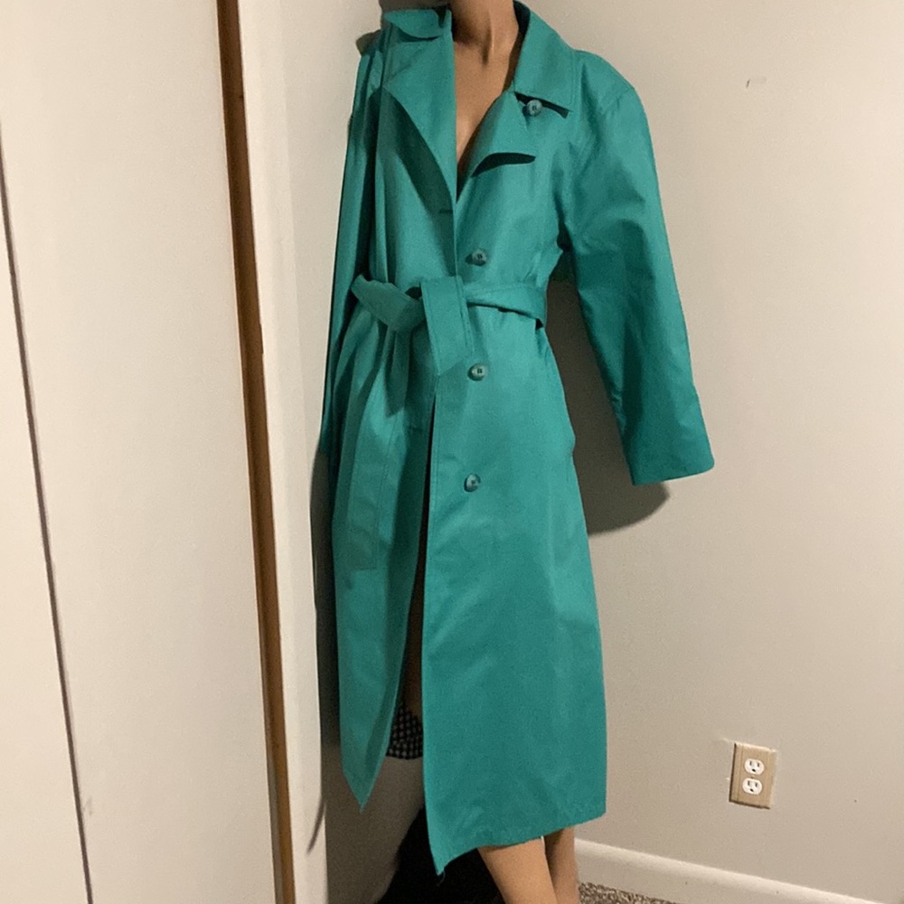 LONDON FOG RAINCOAT waterproof and fits size 8